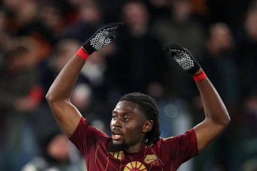 Man Utd chốt Manu Kone, lùi đại tu tuyến giữa đến 2026