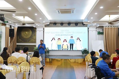 Tọa đàm 'Vượt qua rào cản, vươn tới tương lai'