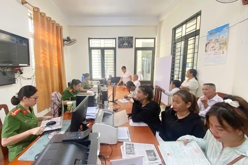 Toàn tỉnh thu nhận trên 128 ngàn hồ sơ cấp thẻ đảng viên gắn chíp