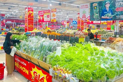 Chợ thưa khách, giá cả ổn định