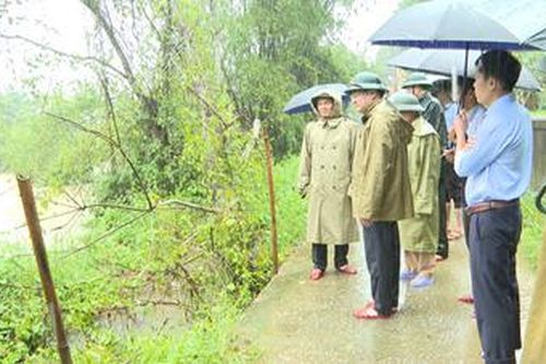 Lãnh đạo thành phố kiểm tra tình hình khắc phục sạt lở tại các khu vực xung yếu