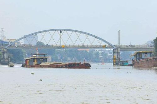 Chở nặng, lái ẩu, hiểm họa vẫn 'rình rập' trên luồng tuyến đường thủy