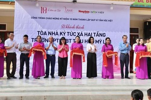 Khánh thành tòa nhà KTX 2 tầng: Món quà của yêu thương gửi học trò nơi biên cương