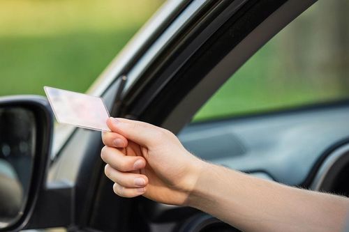 EU thông qua bộ quy tắc mới về giấy phép lái xe