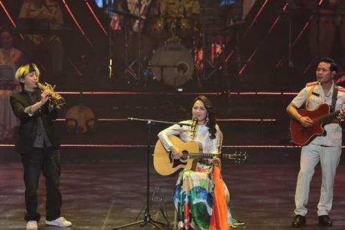 Dàn sao biểu diễn tại Nhà hát Hồ Gươm gây quỹ 1,15 tỷ đồng ủng hộ bà con vùng bão lũ