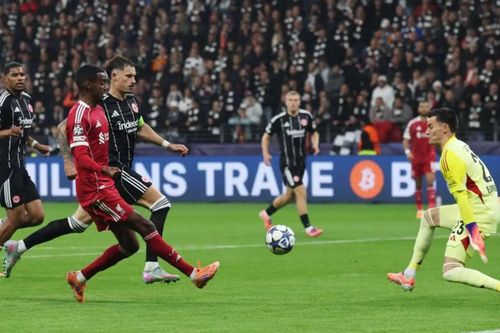 Thắng đậm Frankfurt, Liverpool chấm dứt chuỗi 4 trận thua
