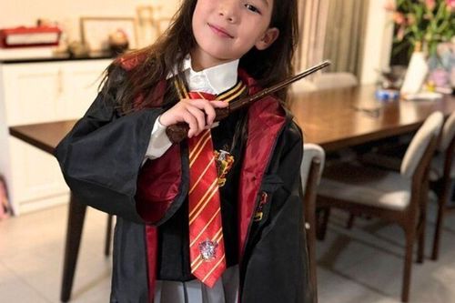 Ái nữ Hà Anh ngày bé cực yêu nay trổ nét như 'hoa hậu nhí', gương mặt chuẩn Tây giống bố nhiều hơn mẹ