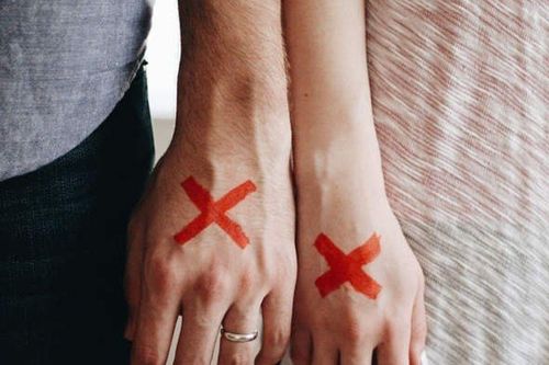 Chỉ vì lưu tên vợ là 'Béo', người đàn ông khiến hôn nhân tan vỡ, phải nhận phán quyết bất ngờ từ tòa án