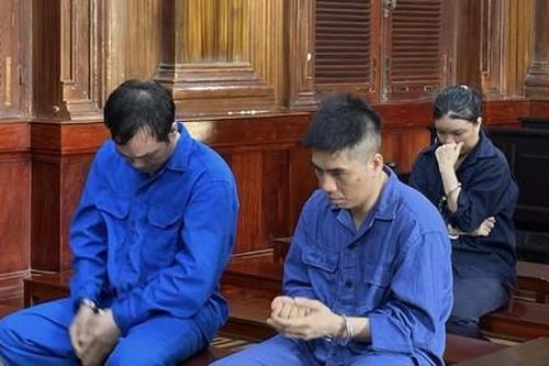 Đến trại giam đón người thân mới biết bị lừa tiền 'chạy án'