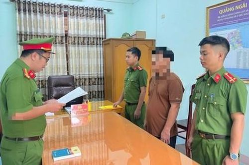 Khởi tố nguyên giám đốc công ty đổ chất thải ra môi trường