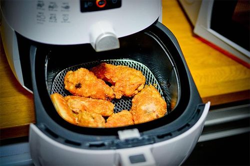 8 loại thực phẩm 'kỵ' nồi chiên không dầu