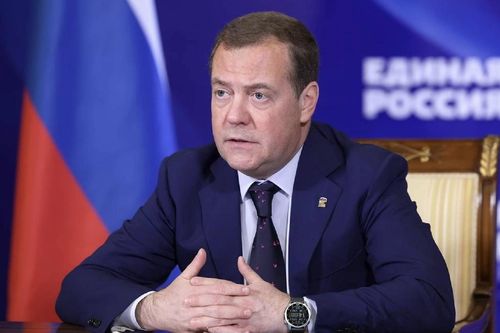 Ông Medvedev: Bước đi của ông Trump đồng nghĩa với hành động chống Nga
