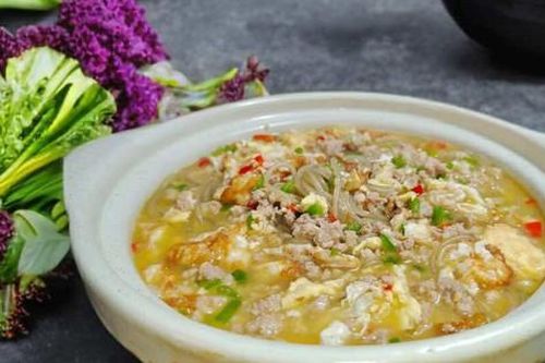 Chỉ 15 phút là nấu được món ăn thay cơm cực ngon có đủ rau và thịt, nước dùng đậm đà cho ngày gió mùa tràn về