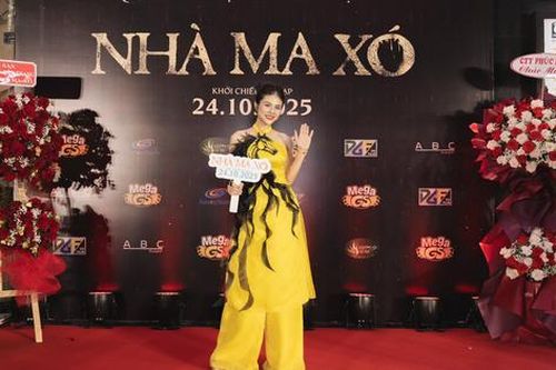 Vân Trang rạng rỡ tại sự kiện ra mắt phim 'Nhà ma xó'