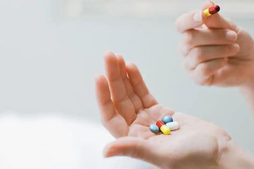 Mất trí nhớ do tự ý dùng thuốc: Cảnh báo nguy cơ từ chính tủ thuốc gia đình
