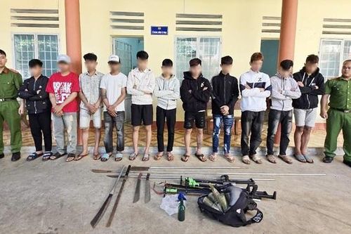 Ngăn chặn 11 thanh thiếu niên mang hung khí để giải quyết mâu thuẫn