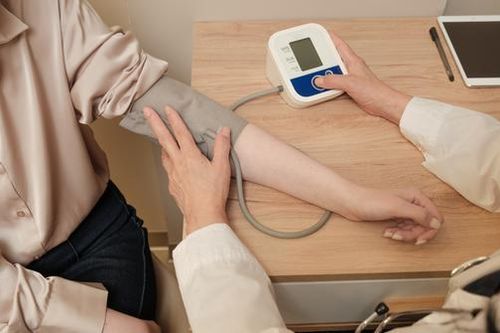 Đồ uống buổi sáng nào tốt cho người huyết áp cao?