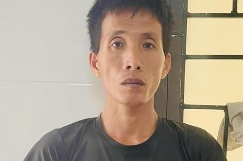 Khởi tố cha dượng bạo hành con riêng của vợ