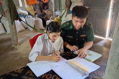 Trái tim người lính nơi biên cương: Làm cha nuôi thầm lặng
