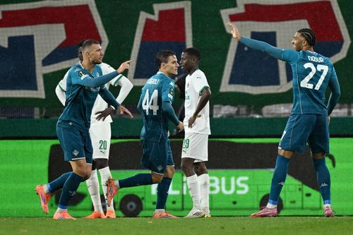 Dzeko đi vào lịch sử Conference League