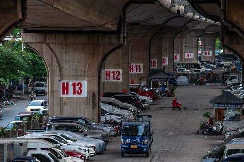 Hà Nội yêu cầu rà soát, xử lý các bãi trông giữ xe dưới gầm cầu, gầm đường bộ