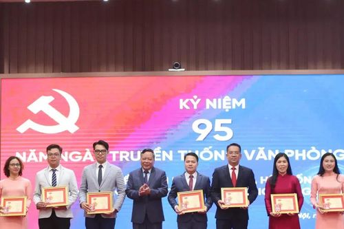 Xây dựng hệ thống văn phòng cấp ủy vững mạnh, hiện đại, đáp ứng yêu cầu nhiệm vụ