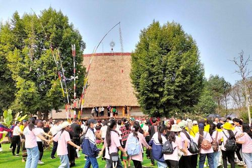Chỉ có thể phát triển bền vững khi lấy văn hóa làm gốc