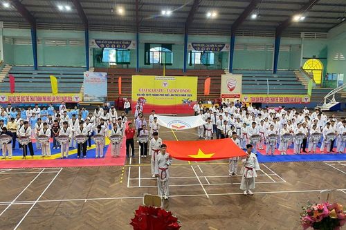 250 vận động viên tranh tài Giải Karate và Taekwondo TP. Huế