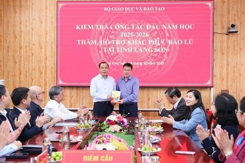 NXBGDVN chung tay ủng hộ ngành giáo dục Lạng Sơn