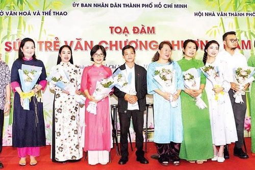 'Tiếp lửa' cho văn chương trẻ thành phố