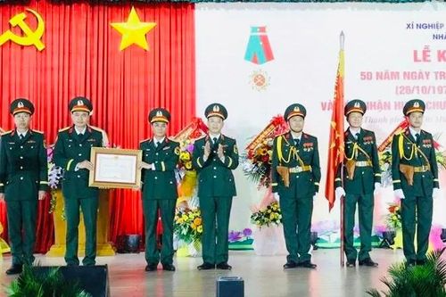 Nhà máy X51 (Tổng Công ty Ba Son) nhận Huân chương Bảo vệ Tổ quốc hạng Ba