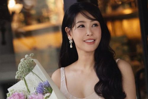 Nhan sắc trẻ trung của Hoa hậu Hà Kiều Anh