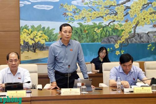 Tăng cường đầu tư hạ tầng vùng biên giới, hải đảo và thúc đẩy chuyển đổi số toàn diện