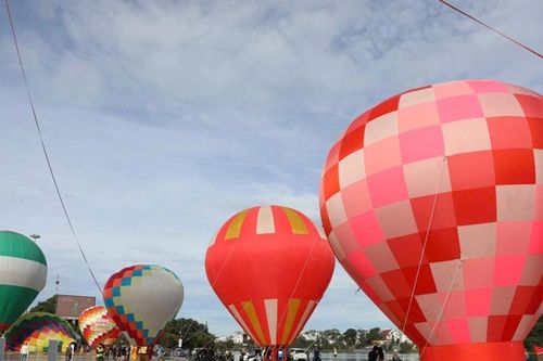 Đà Lạt rực rỡ sắc màu trong Lễ hội Khinh khí cầu và Nghệ thuật