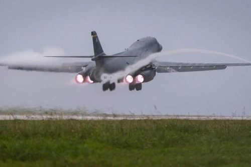Rộ tin cặp 'oanh tạc cơ' B-1B Lancer áp sát Venezuela