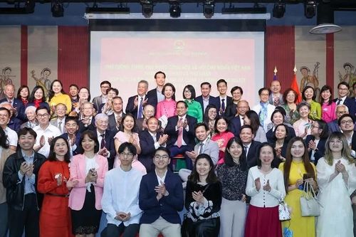'Chiếc khiên' bảo vệ nền tảng tư tưởng từ xa