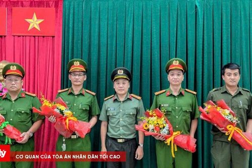 Biểu dương các lực lượng cứu hơn 100 người mắc kẹt trong mưa