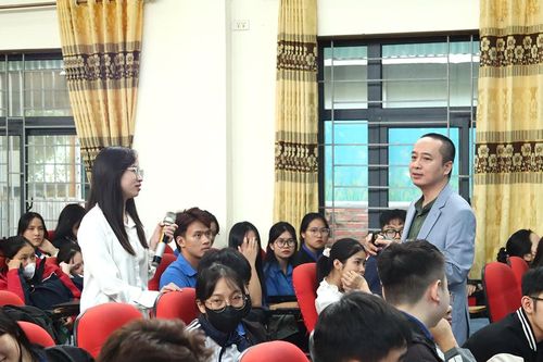 Khởi nghiệp kinh tế số: Sinh viên học cách bán hàng toàn cầu từ chiếc điện thoại