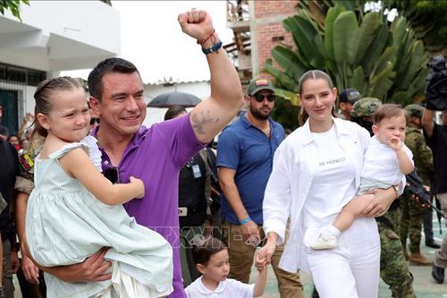 Ecuador điều tra âm mưu đầu độc Tổng thống