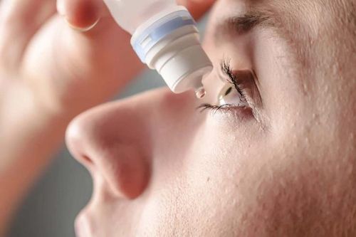 Các nhà khoa học tiết lộ sự thật đáng sợ sau chai thuốc nhỏ mắt bạn dùng mỗi ngày