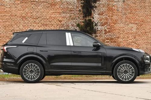 SUV hybrid dài hơn 5 mét, công suất 250 mã lực, giá gần 900 triệu đồng