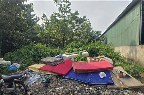 Người dân khổ vì bãi rác 'tạm' tồn tại hơn 5 năm giữa khu dân cư TP HCM