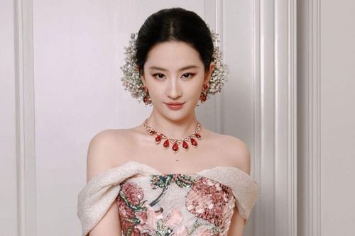 Quyền lực thực sự của Lưu Diệc Phi