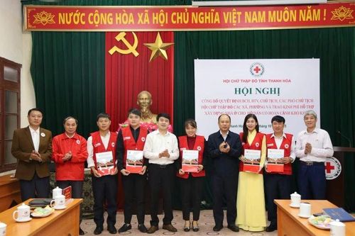 Công bố quyết định kiện toàn tổ chức Hội Chữ thập đỏ 5 xã, phường