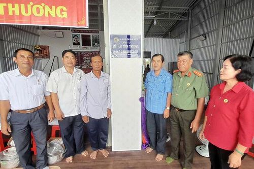 Bàn giao nhà Mái ấm tình thương tại xã Hòa Lạc