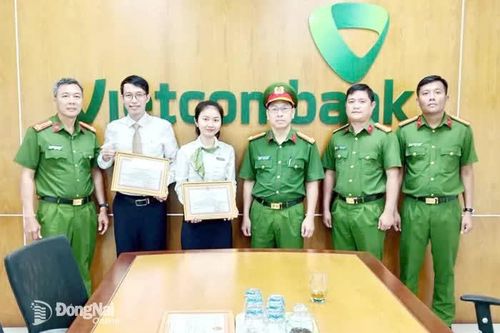Công an tỉnh Đồng Nai khen thưởng nhân viên ngân hàng tham gia bắt tội phạm