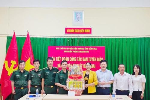 Ban Tuyên giáo và Dân vận Tỉnh ủy Đồng Nai thăm và tặng quà cho người dân trên địa bàn tỉnh