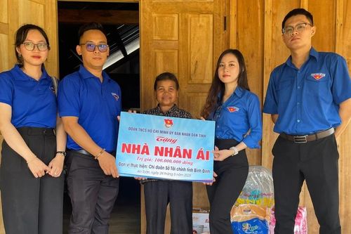 Ðoàn UBND tỉnh Gia Lai: Ðoàn kết-Tiên phong-Ðột phá-Phát triển