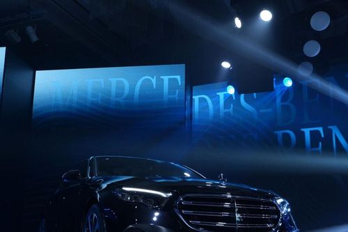 Mercedes-Benz E-Class thế hệ mới: E 200 và E 300 AMG