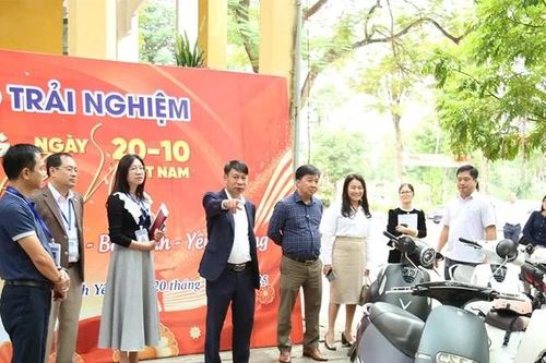 Phó Chủ tịch UBND tỉnh Nguyễn Khắc Hiếu kiểm tra cơ sở vật chất một số trường THPT khu vực Vĩnh Phúc